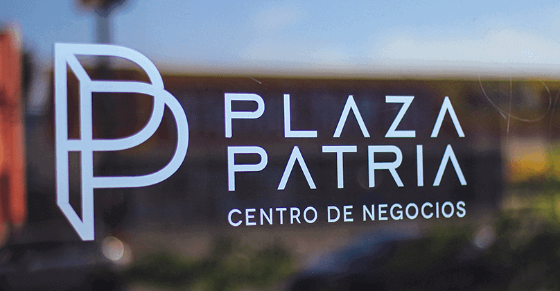 Plaza Patria, centro de negocios y comercio en Jalisco, con amplias instalaciones y servicios para empresas y visitantes.